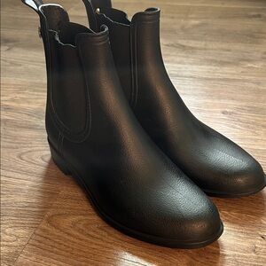 Aldo Black Rubber Chelsea Rain Boots size 7.5